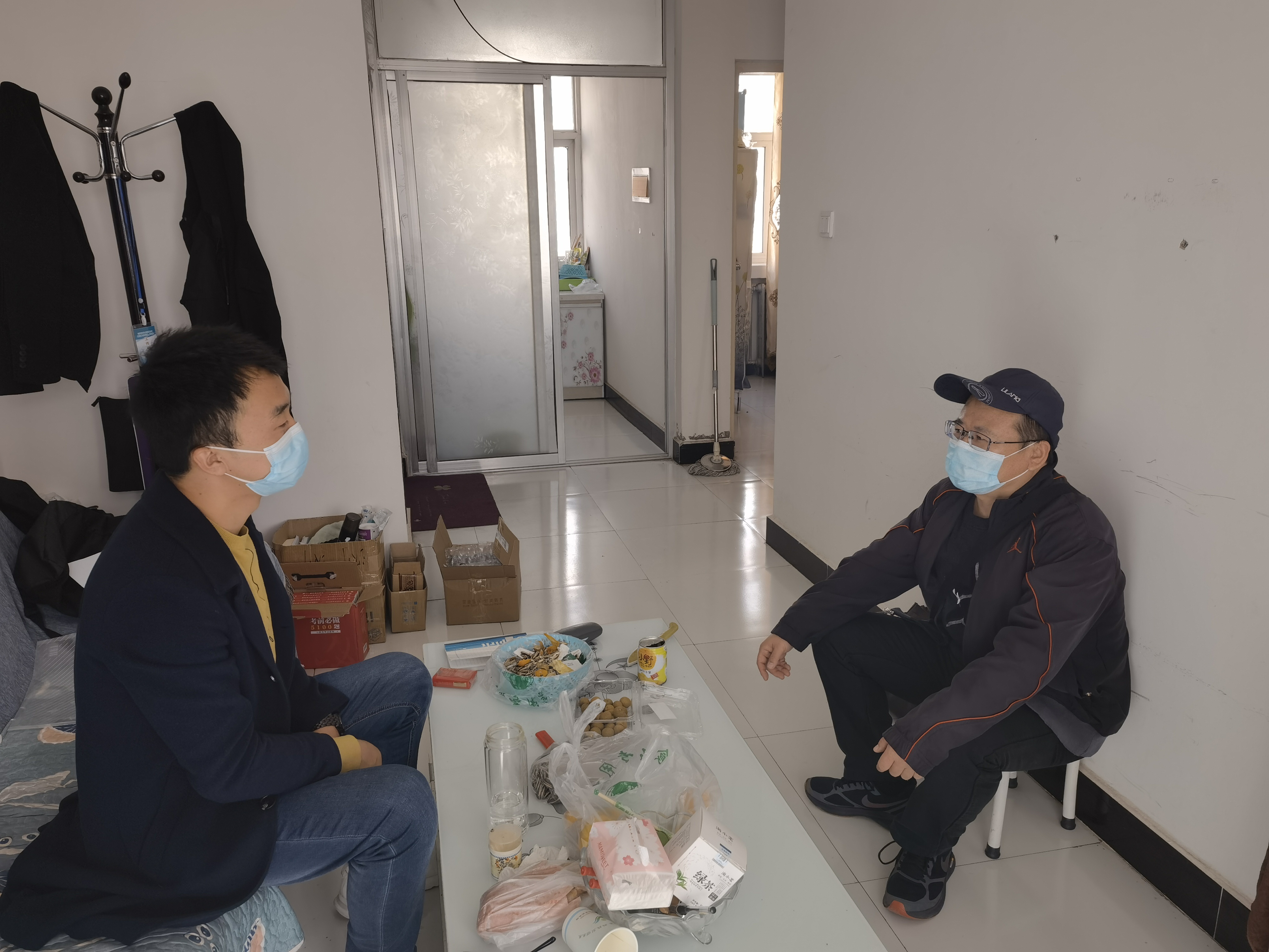 2021年11月10日涇源縣民生苑小區(qū)進(jìn)行防疫入戶排查工作.jpg